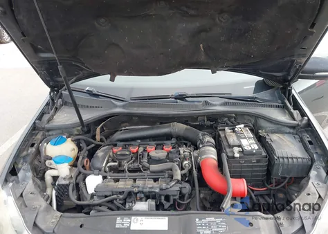 2010 Volkswagen Gti 2-Door z USA, uszkodzony, nr VIN WVWEV7AJ2AW377824